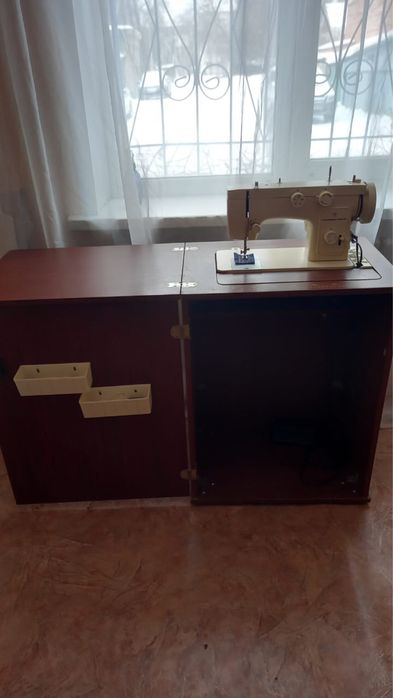 Продажа швейной машины Чайка-142М.