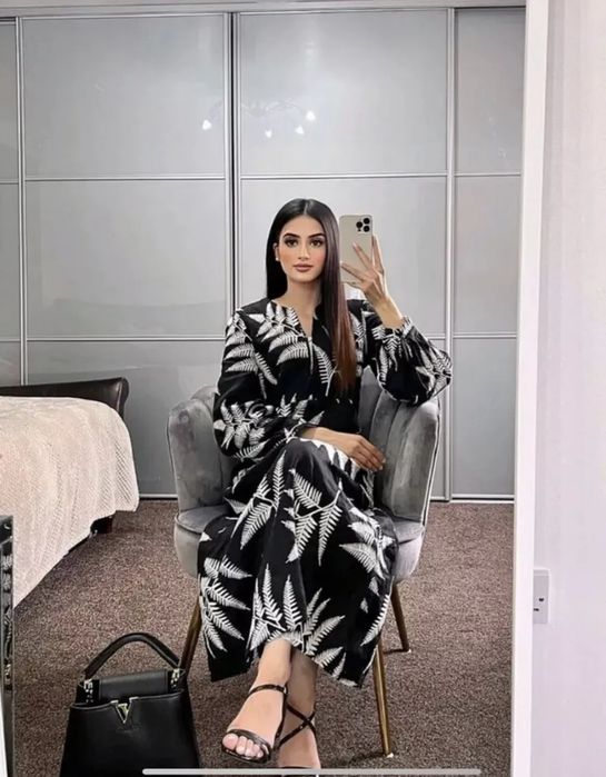 Rochie din in cu brodarie Zara limited edition