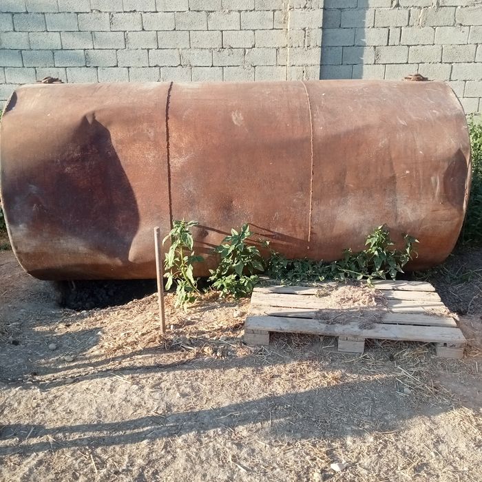Продается ёмкость 4 тонны