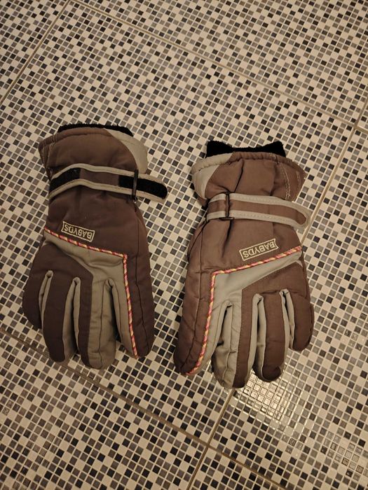 Детски Ски и плетени ръкавици