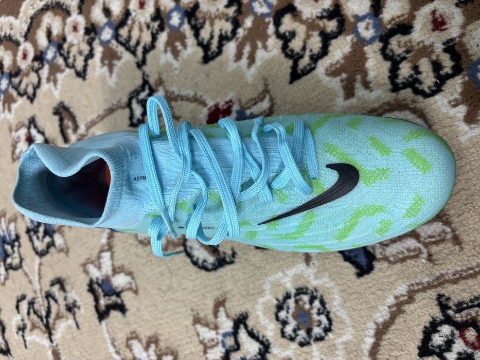 Продам бусты Nike