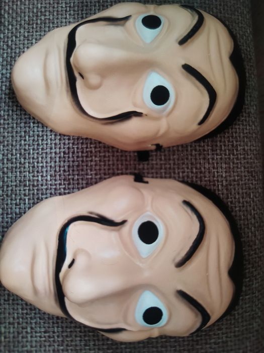 Маски разные дешёвые и дорогие.