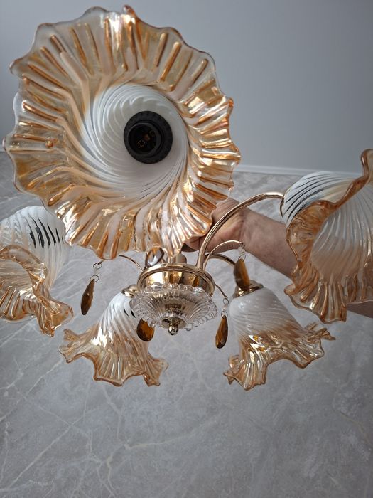 Люстра для зала.