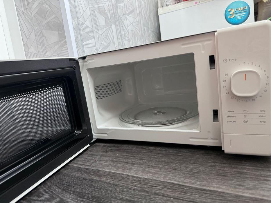 Микроволновка Hansa
