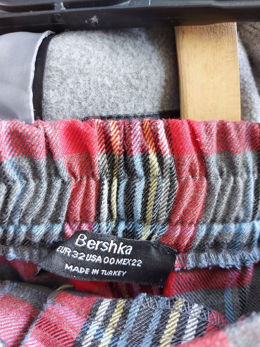 Pantaloni Bershka 32