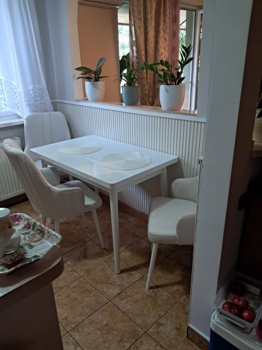 Masa cu 4 scaune