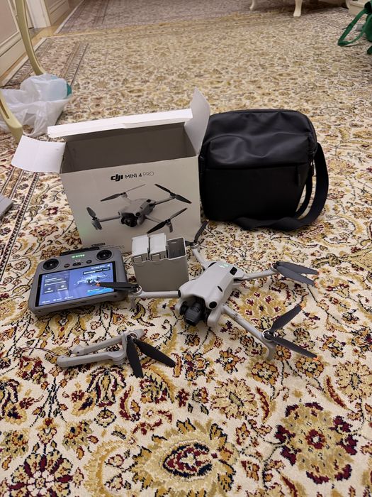 Дрон DJI Mini 4 Pro