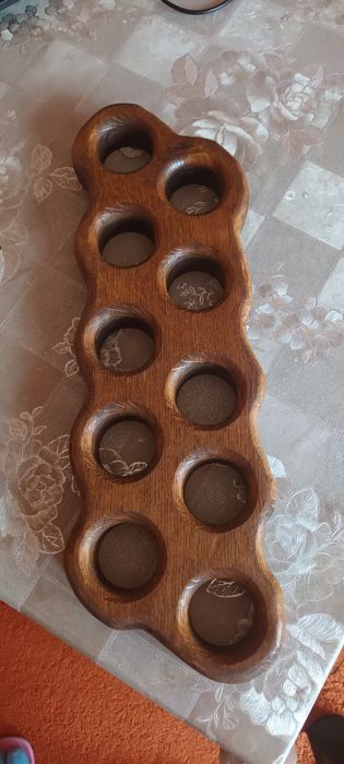 Дъбова поставка за яйца.Цена-20 лв.