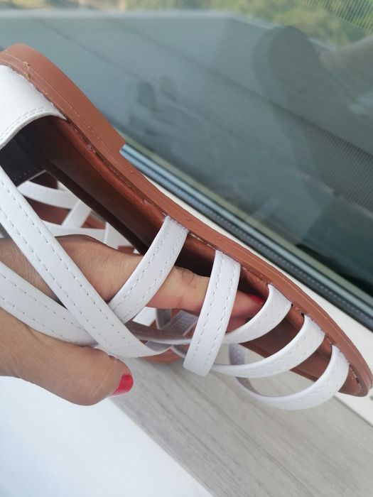 Sandale noi, marimea 35 cu interiorul de 22.5 cm
