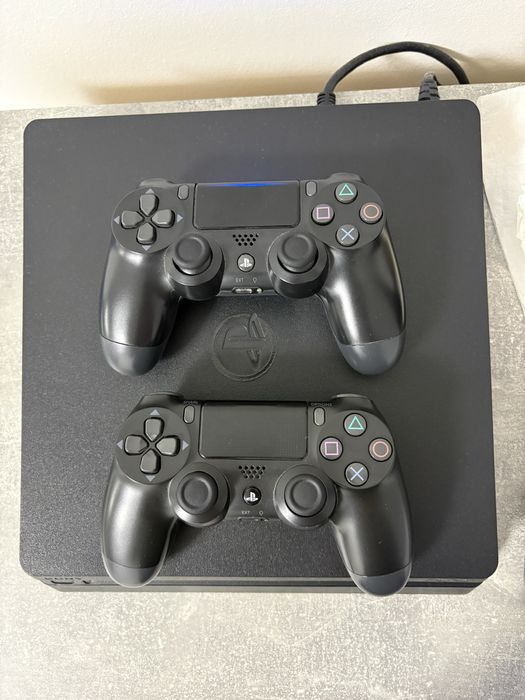 Продаю Пс4 слим 1ТБ