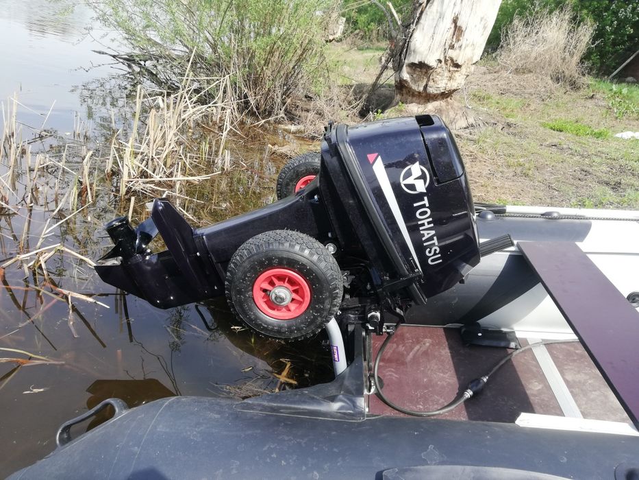 Лодка с мотором!