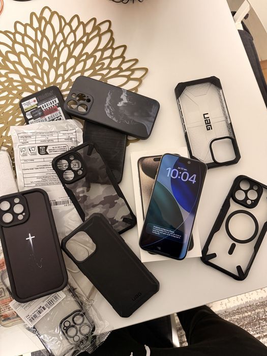 Iphone 15 Pro Max 256 GB Impecabil +17 huse si 2 folii de sticla