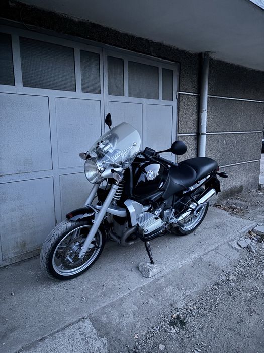 BMW R850r.
