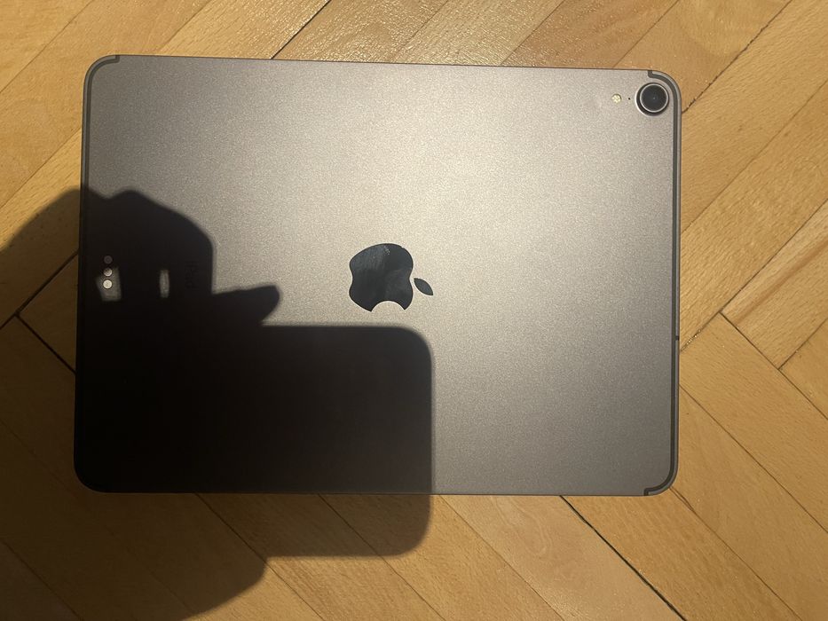 apple ipad pro 11 inch generaria 1 2018 a1934 trebuie reparata