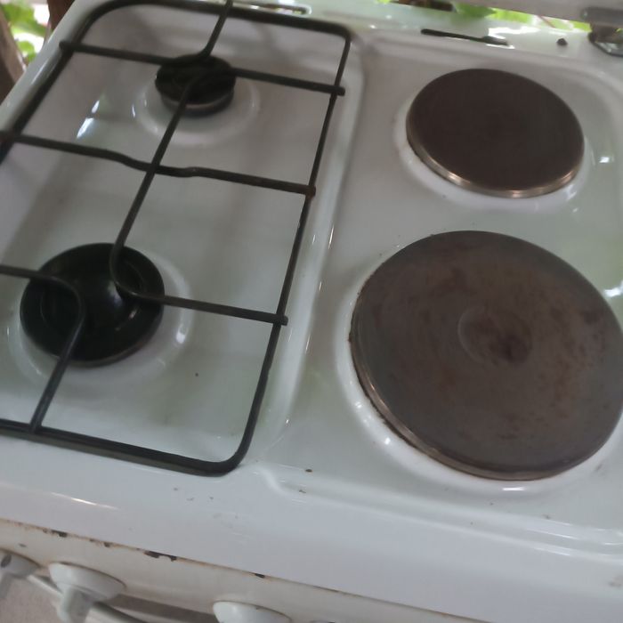 Продам электро газовую плиту