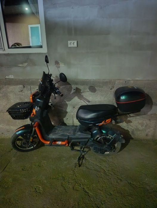 Skuter sotiladi 6 ta akumlyator manzil Angren tezligi 50ga chiqad 70km