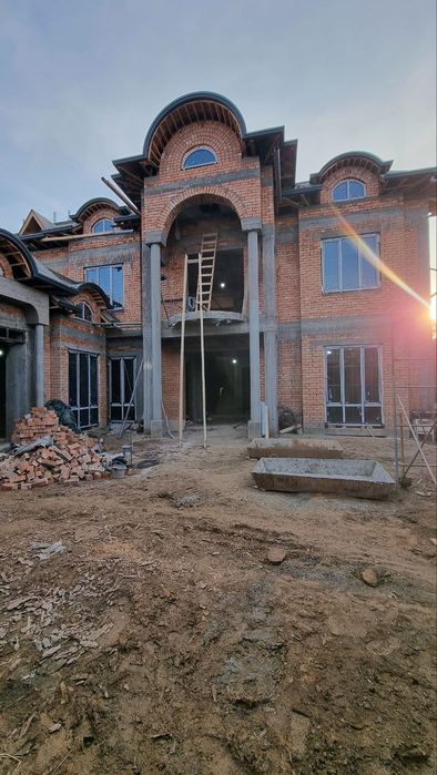 Akfa eshik va romlar va vitraj maskitni setka bor