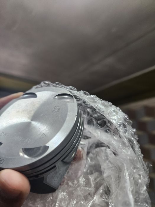 Поршен, кольца, головка прокладка, вкладыш,шатун, клапаны Honda Crider