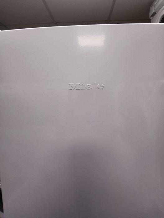 Комбиниран хладилник с фризер Миеле Miele с две години гаранция!