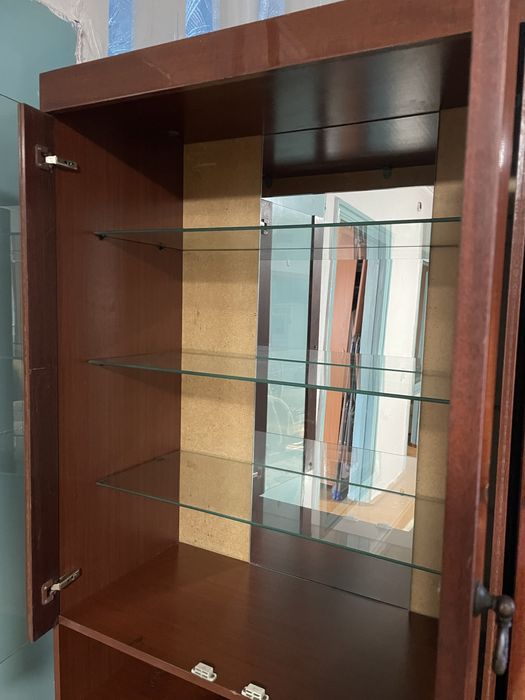 Продам Сервант в хорошем состоянии.