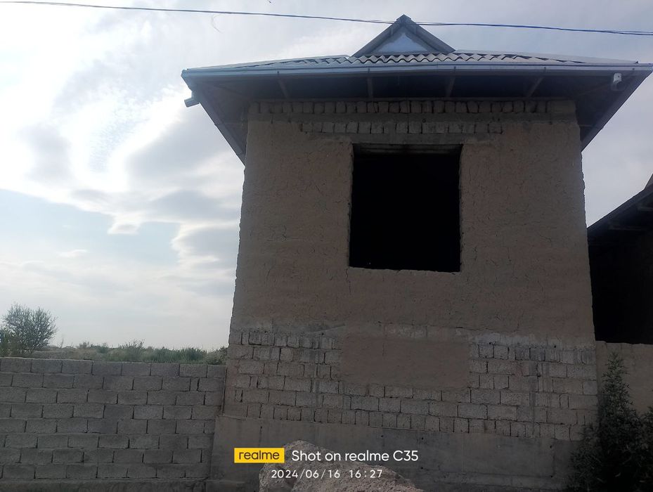 Гулистон шаҳар чуқурсойда уй сотилади