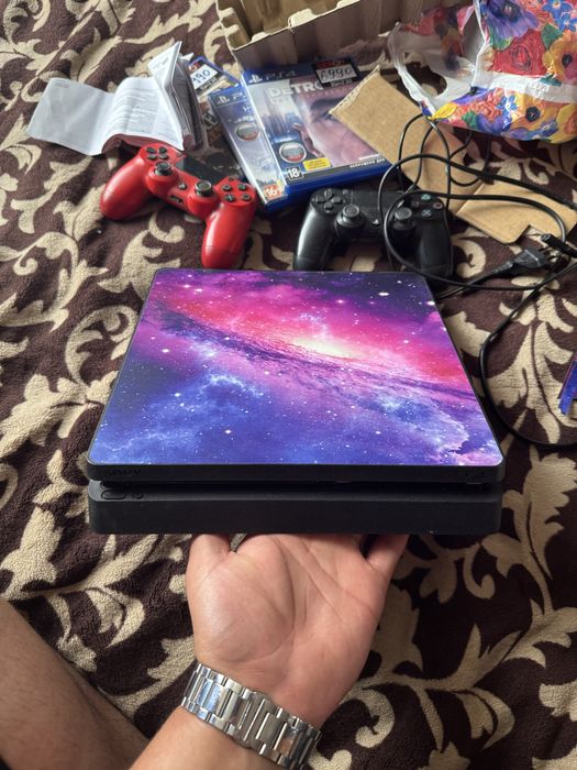 Продаю PlayStation 4