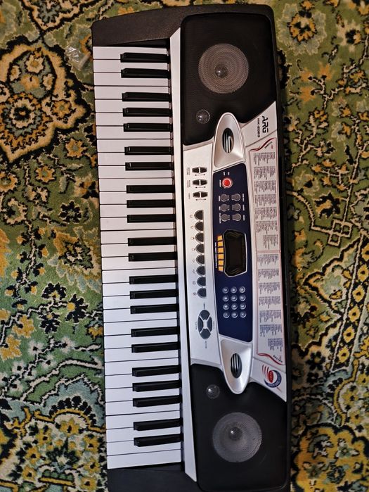 Продам синтезатор