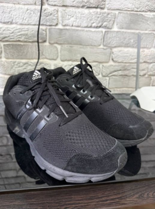 Oригинальные кроссовки Adidas