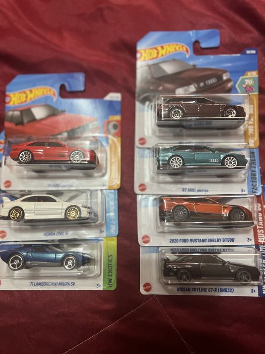 Продавам Hot wheels и Matchbox колички