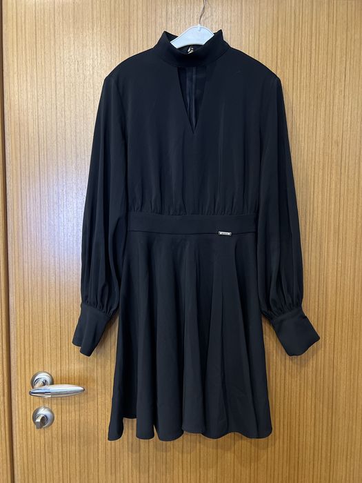 Официална черна рокля