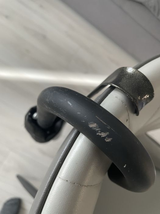 Высокий черный зонт