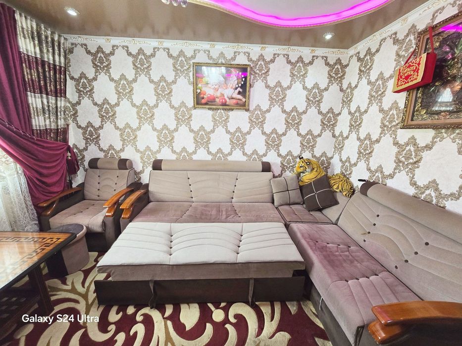 Диван кровать,1 кресло ,4 пуфика и стол+ подарок чехлы от пуфика и див