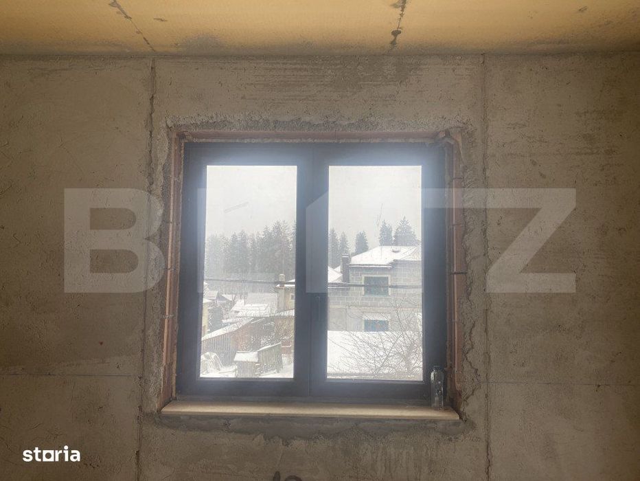 Pensiune la rosu de vanzare, 18 camere, 726 mp, zona Vatra Dornei