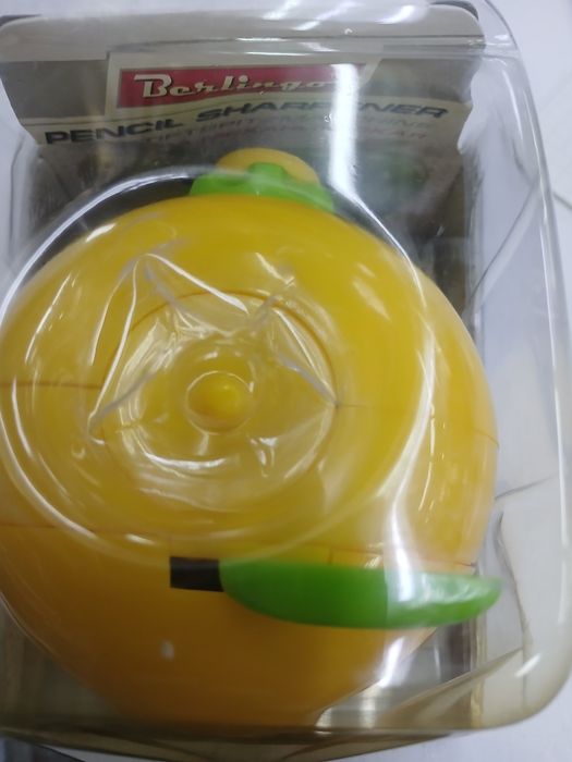 Точилка механическая .яблоко.