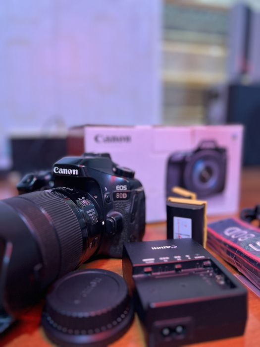Canon 80 D sotiladi Bir qo'l ishlatilgan holati a'lo