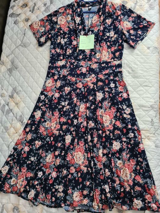 Vand 2 rochii 2 fuste 1 adidasi