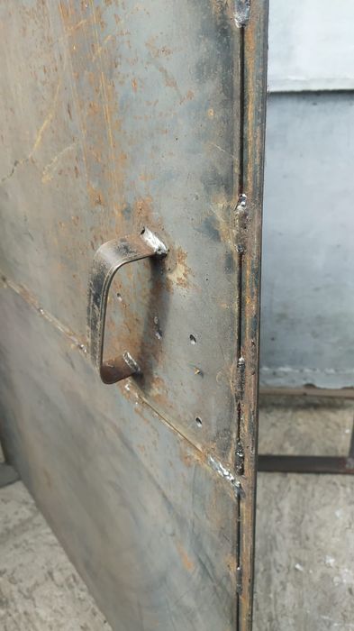 Дверь железная 160х110 см