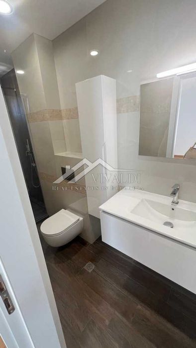 Продава се Четиристаен апартамент в Варна, Бриз - 140 кв.м за 1348 €/кв.м - Снимка #11