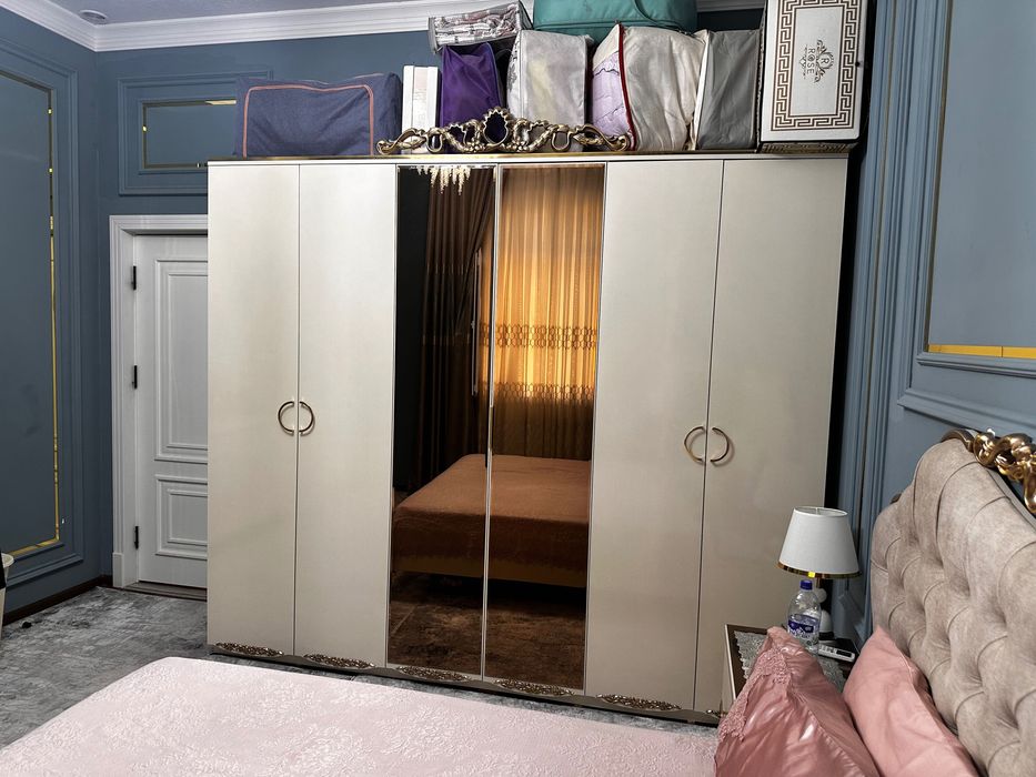 Продается спальный гарнитур