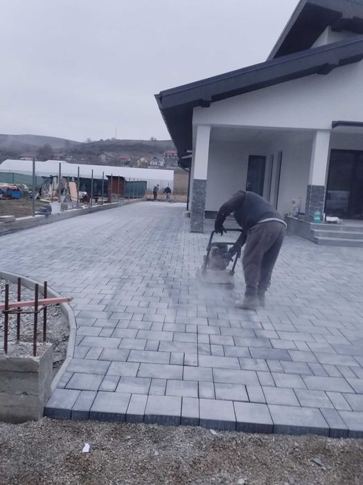 Meserias montaj pavaje curti si parcari