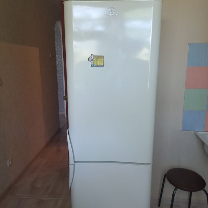 Холодильник двухкамерный Индезит  в отличном состоянии