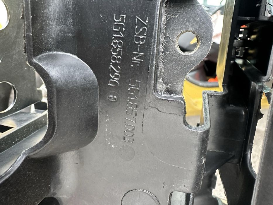 Vw Golf 7.5 Табло със еърбег и еърбег в крака 5G1858296