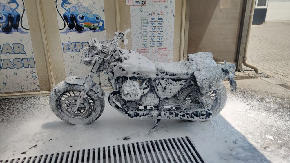 Moto guzzi V9 bobber centenario(2021)