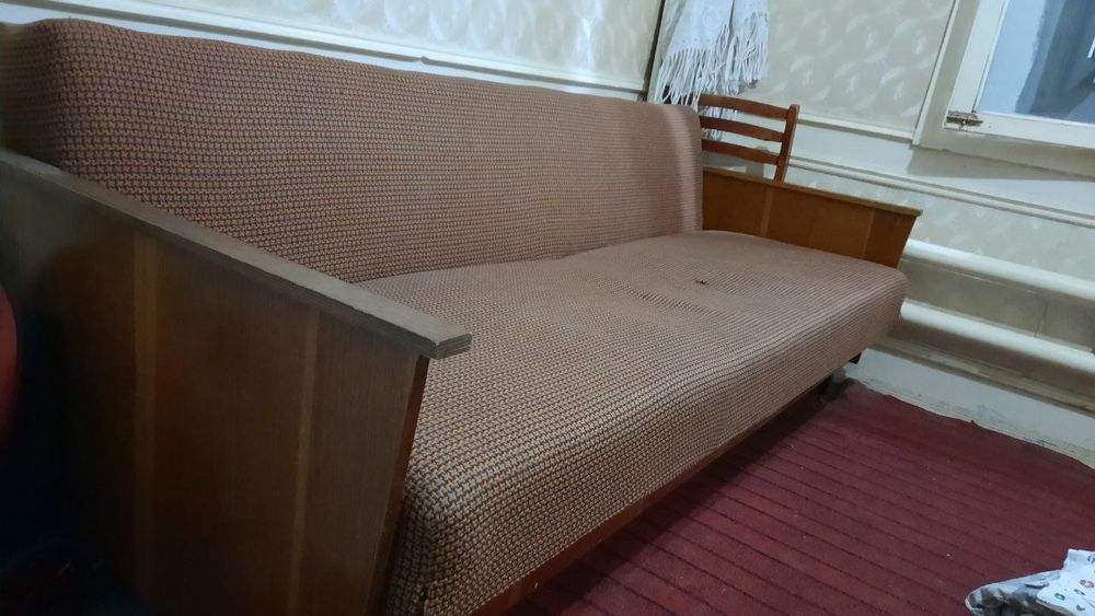 Диван коричневый состояние хорошее договорная 250.000 сум