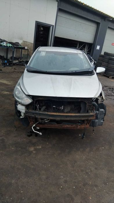 Dezmembrez Hyundai Accent 2012 1.4 B cod motor G4FA