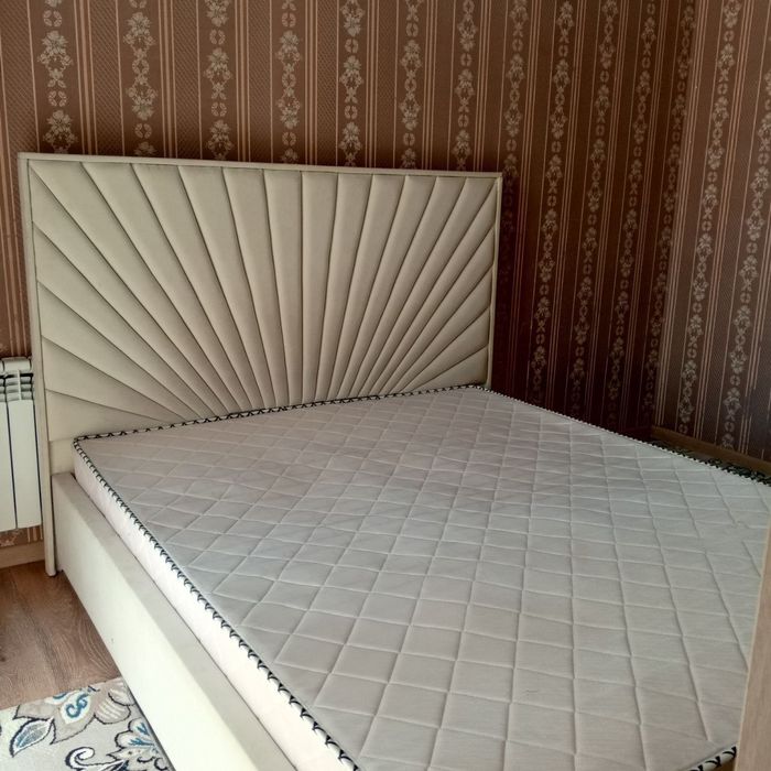 Продается большая кровать