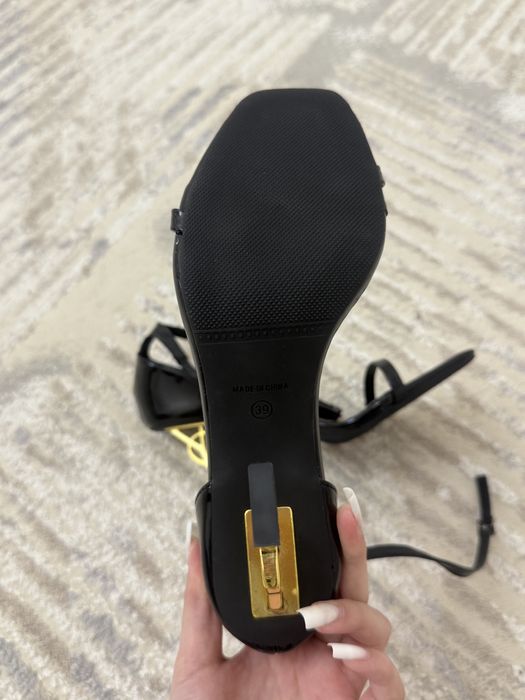 Продается туфли YSL