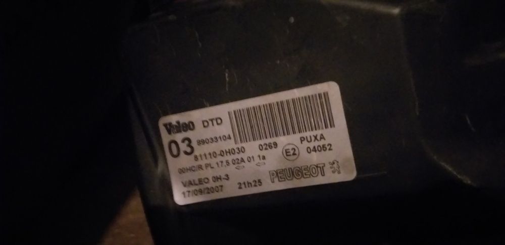 Peugeot 107 - оригинален фар, фарове