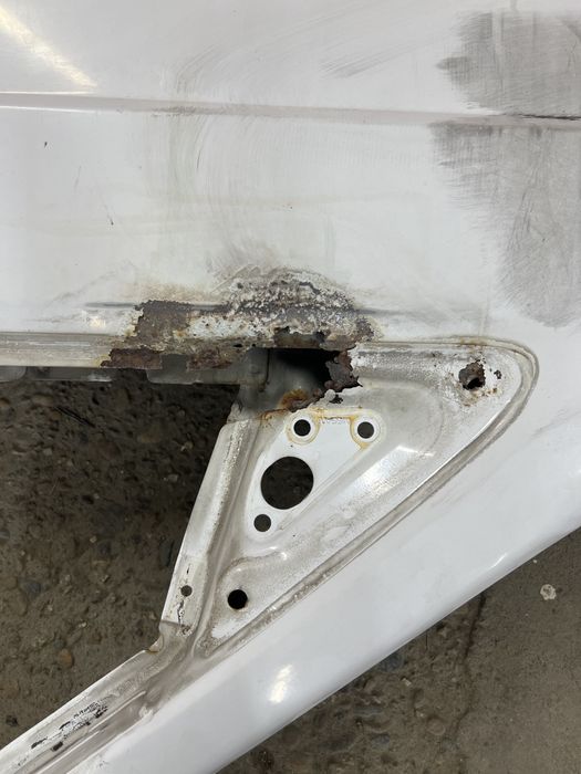 Дверь nissan bluebird eu14