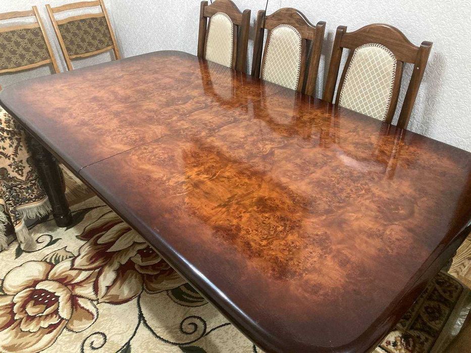 Стол в гостиную и стулья